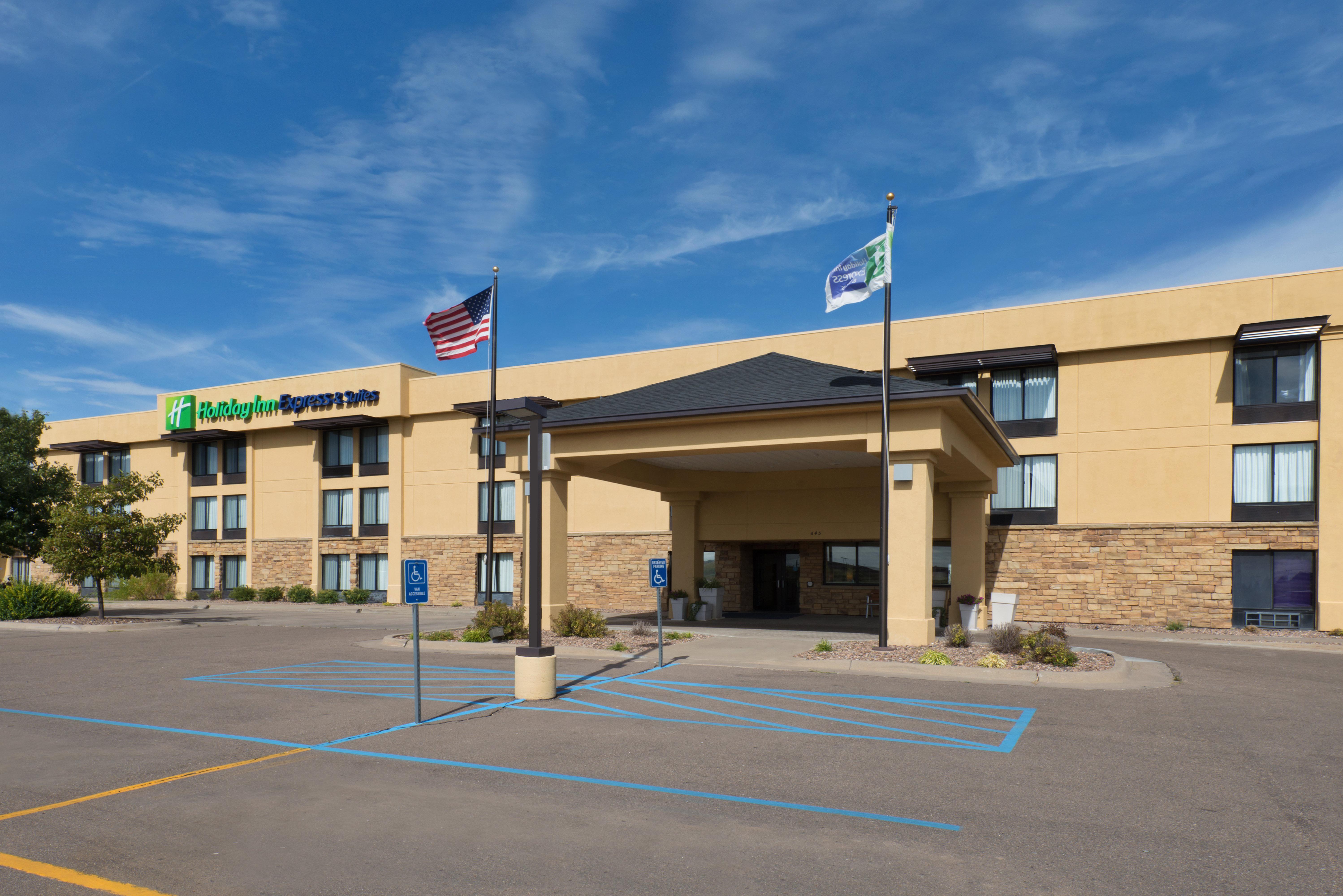 Holiday Inn Express Hotel & Suites Colby, An Ihg Hotel Esterno foto