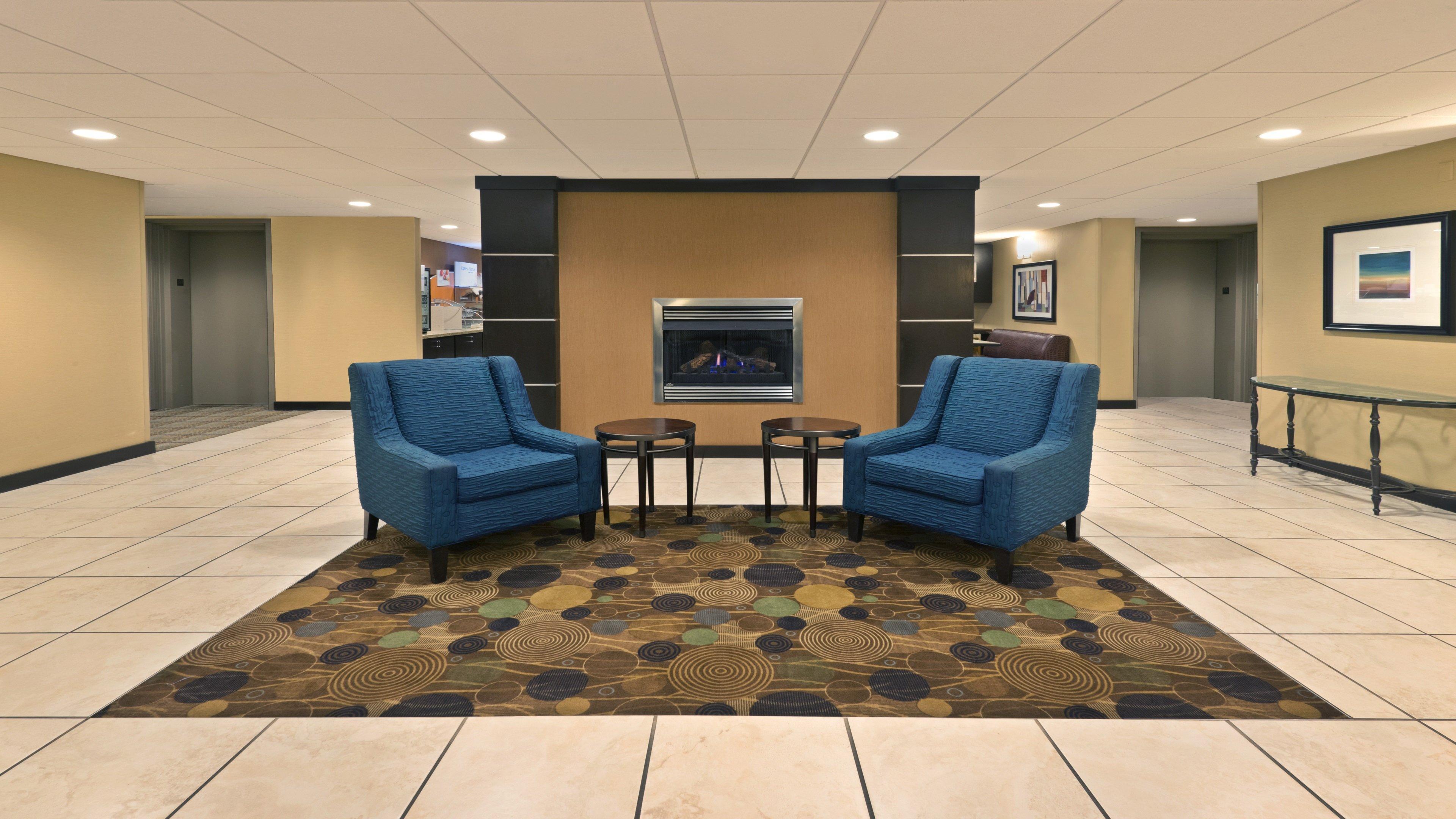 Holiday Inn Express Hotel & Suites Colby, An Ihg Hotel Esterno foto