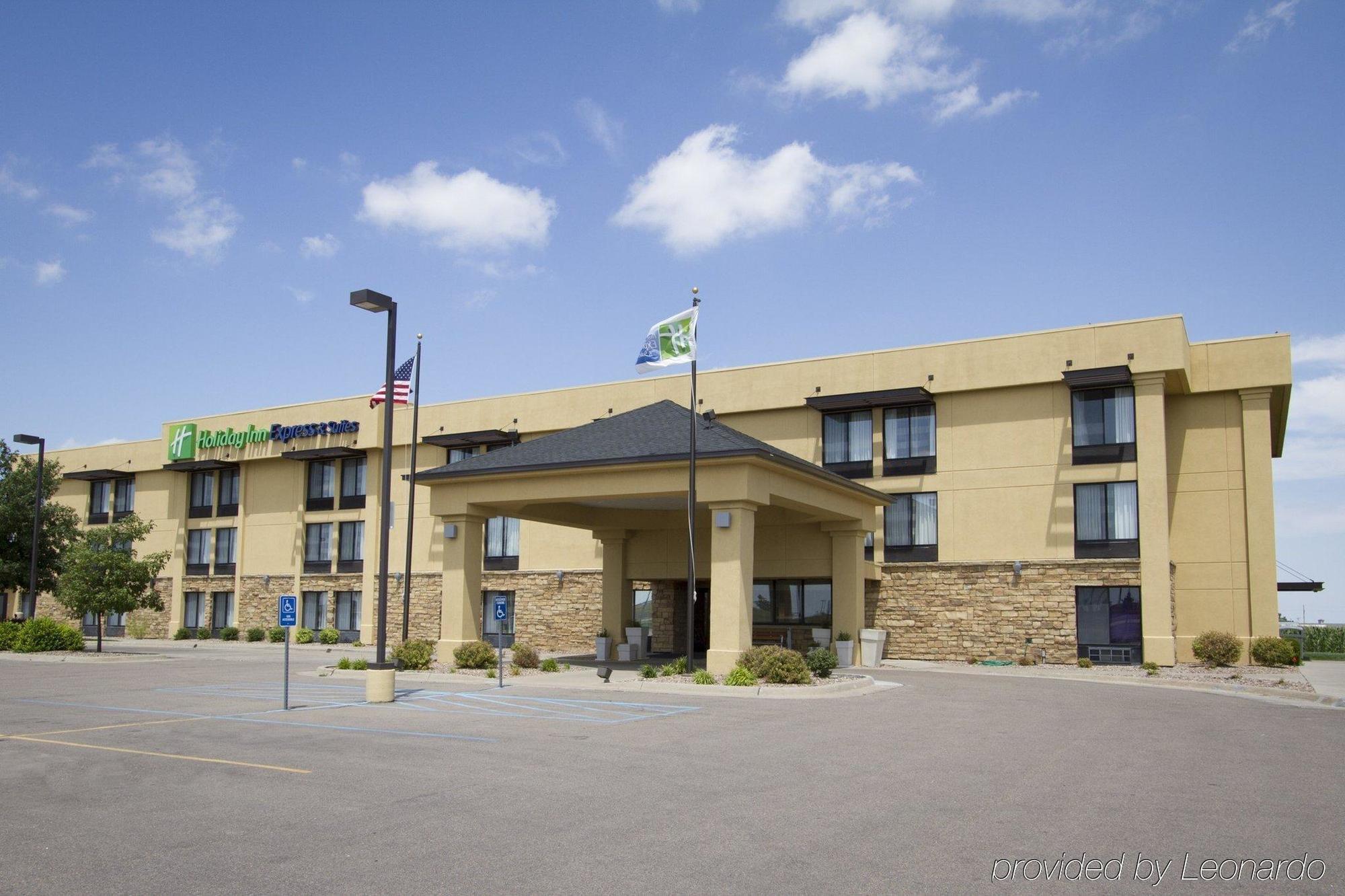 Holiday Inn Express Hotel & Suites Colby, An Ihg Hotel Esterno foto