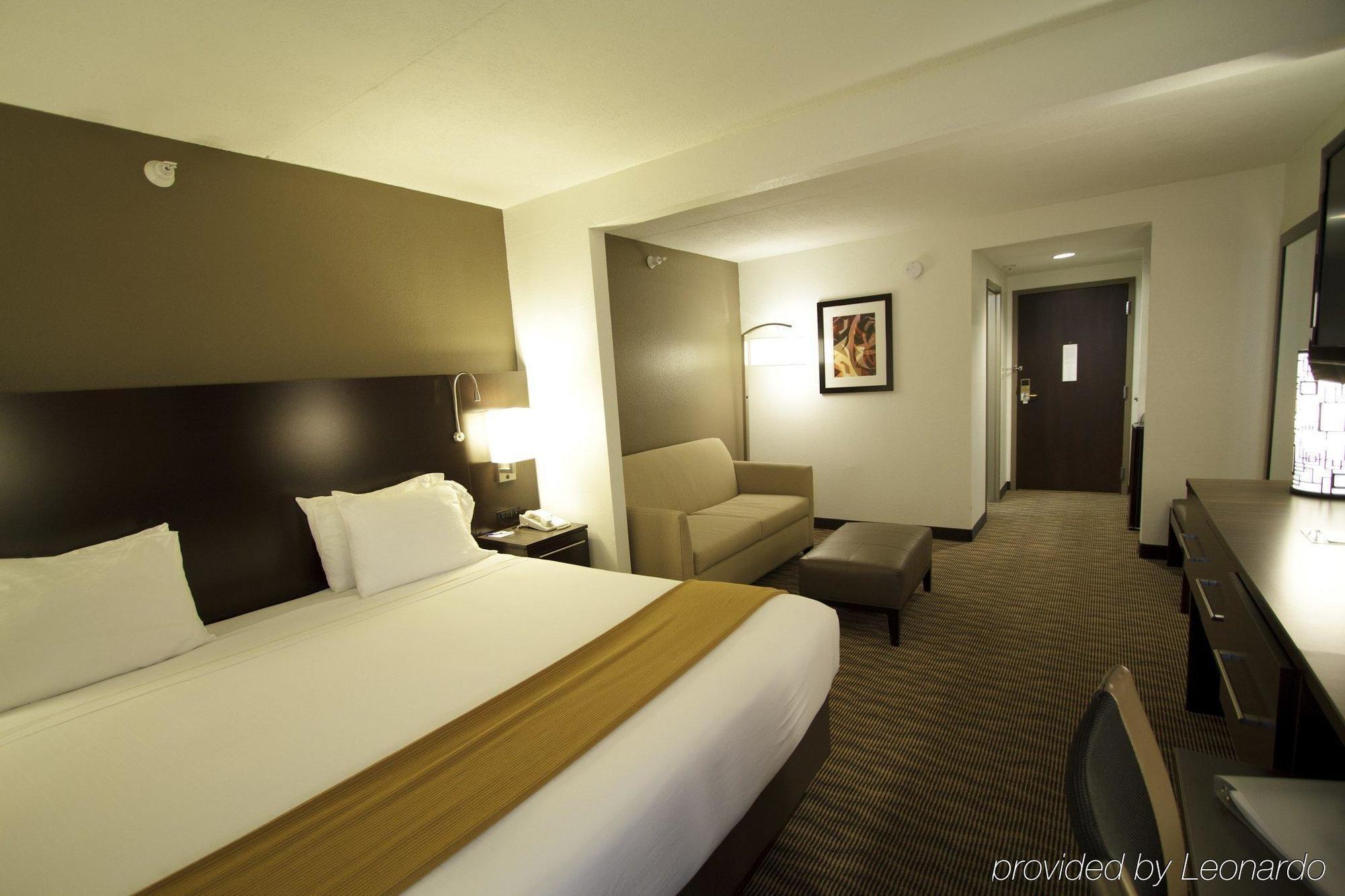 Holiday Inn Express Hotel & Suites Colby, An Ihg Hotel Esterno foto