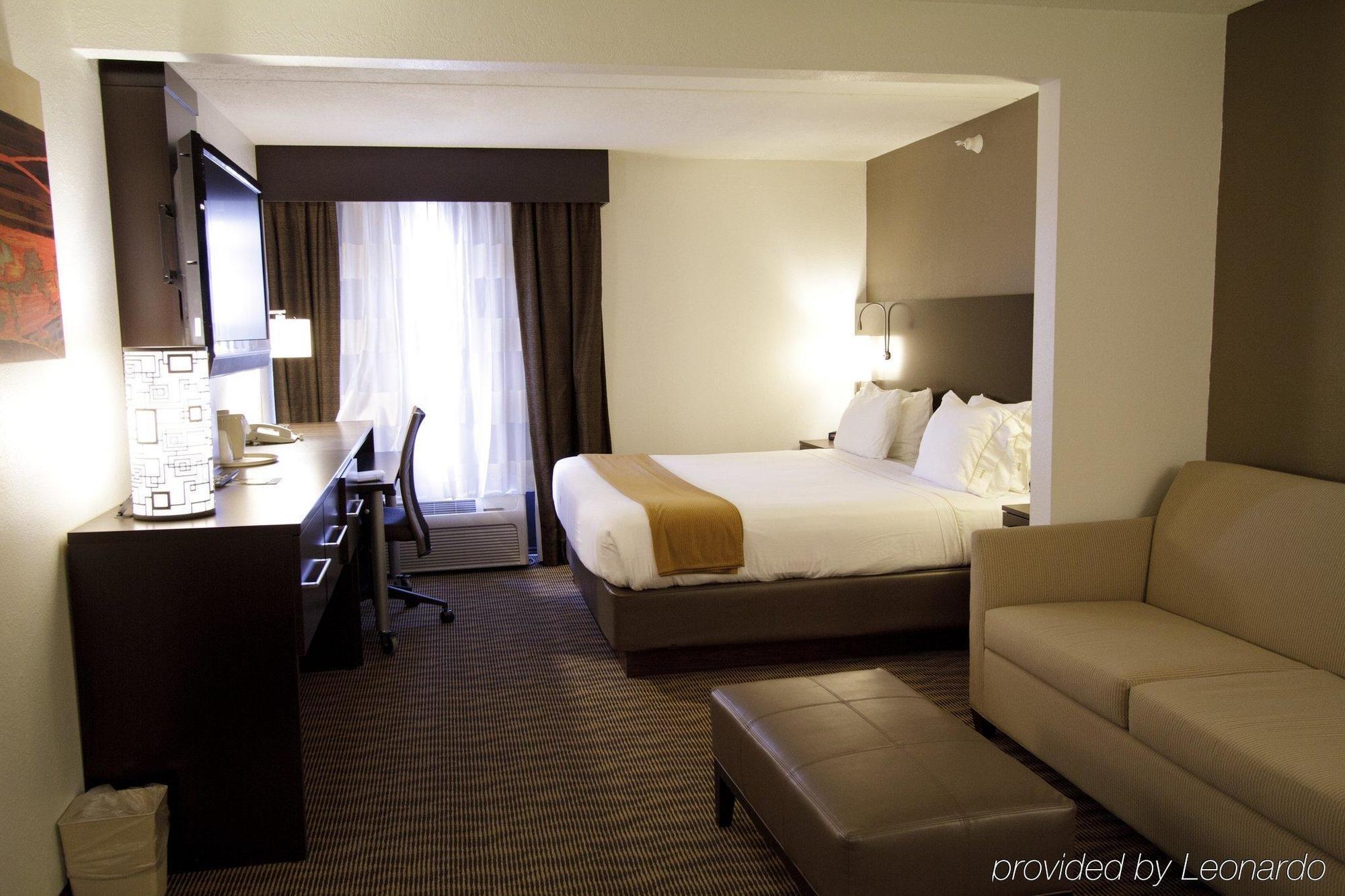 Holiday Inn Express Hotel & Suites Colby, An Ihg Hotel Esterno foto