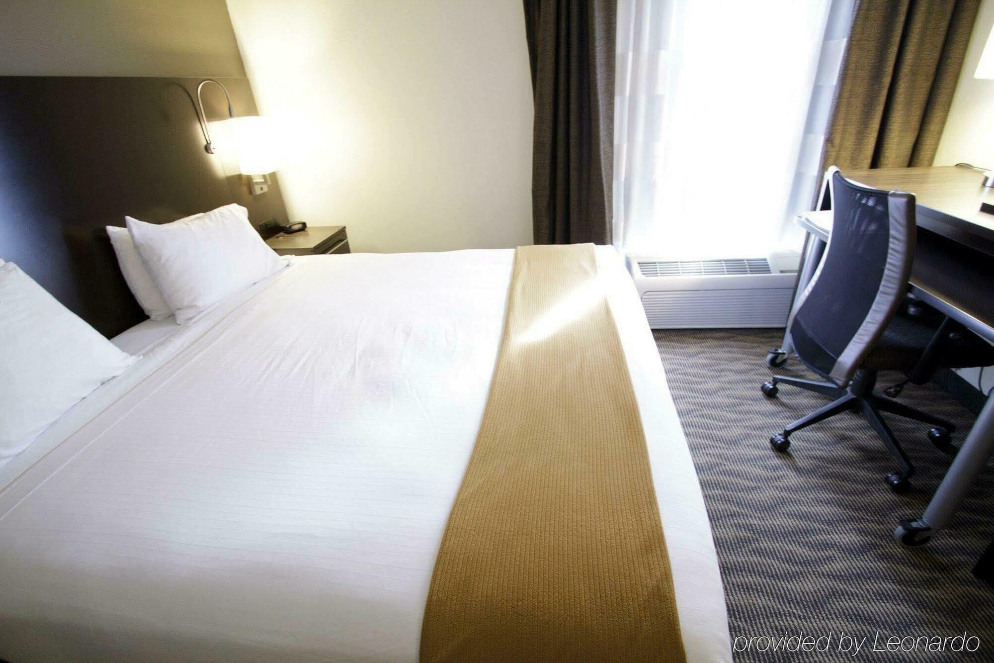 Holiday Inn Express Hotel & Suites Colby, An Ihg Hotel Esterno foto