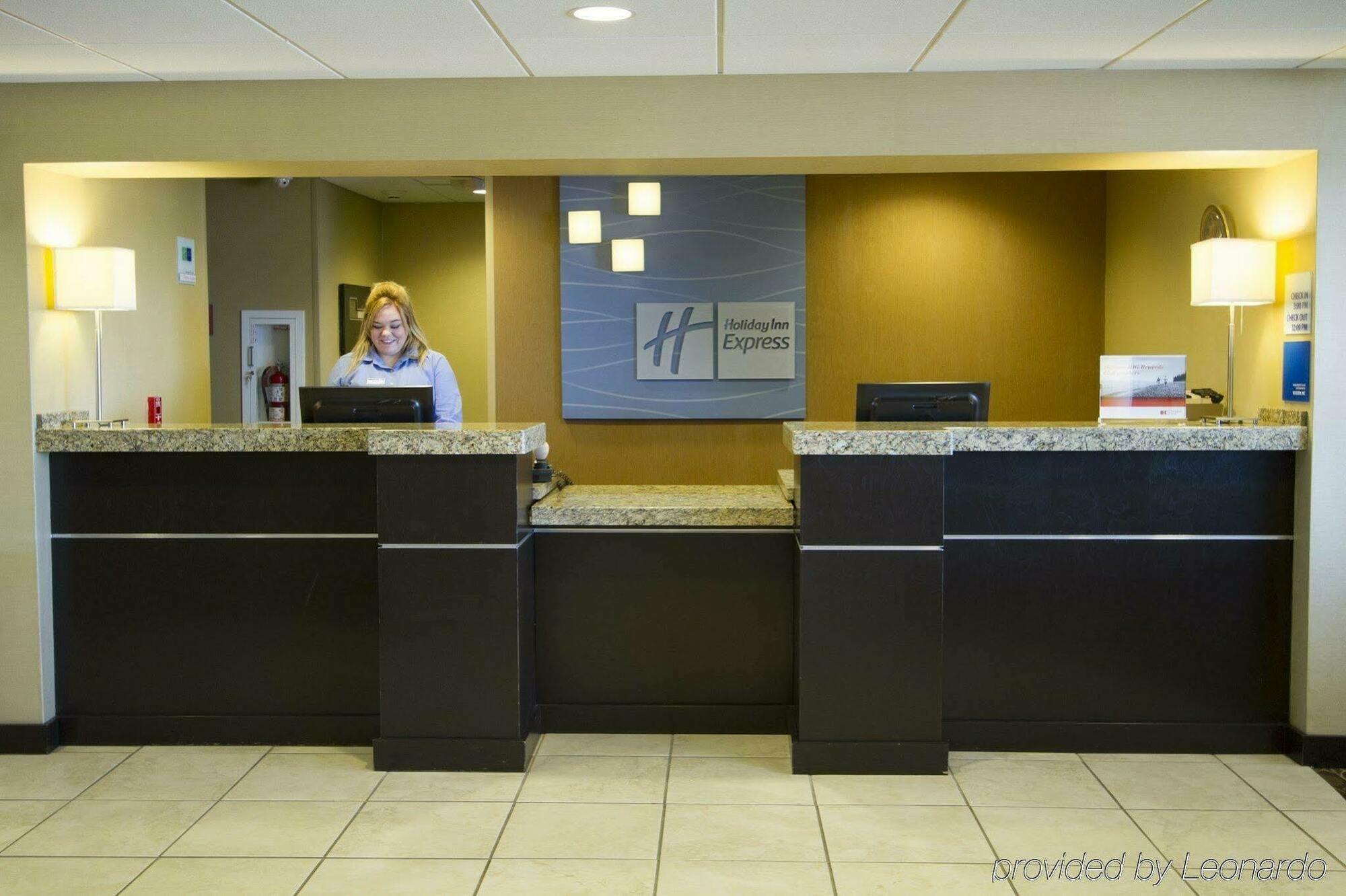 Holiday Inn Express Hotel & Suites Colby, An Ihg Hotel Esterno foto