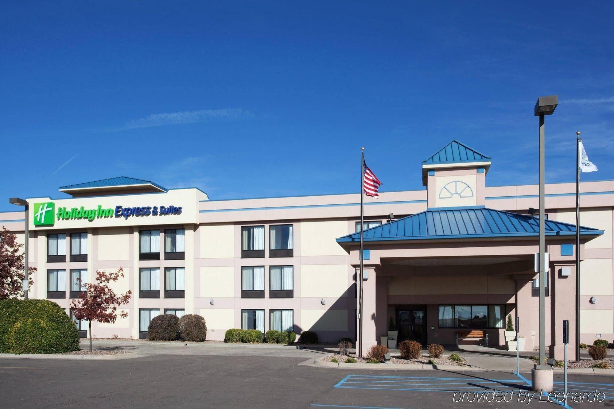 Holiday Inn Express Hotel & Suites Colby, An Ihg Hotel Esterno foto