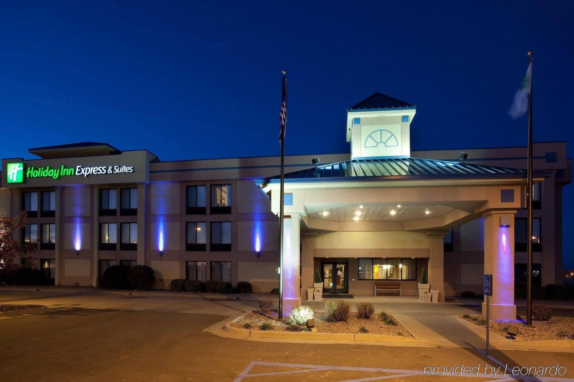 Holiday Inn Express Hotel & Suites Colby, An Ihg Hotel Esterno foto