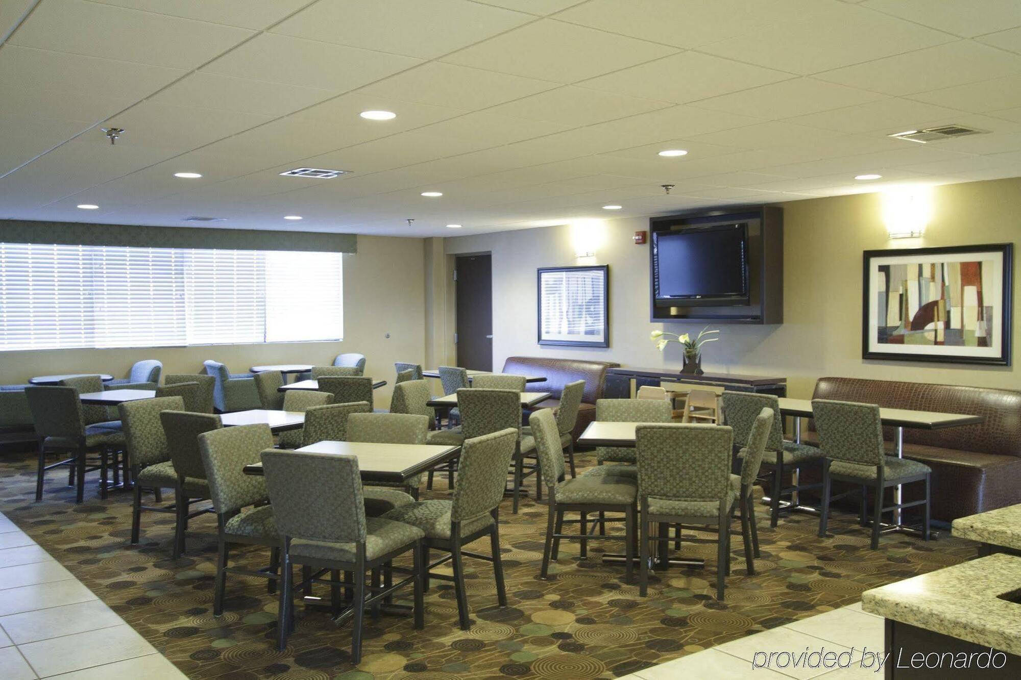 Holiday Inn Express Hotel & Suites Colby, An Ihg Hotel Esterno foto